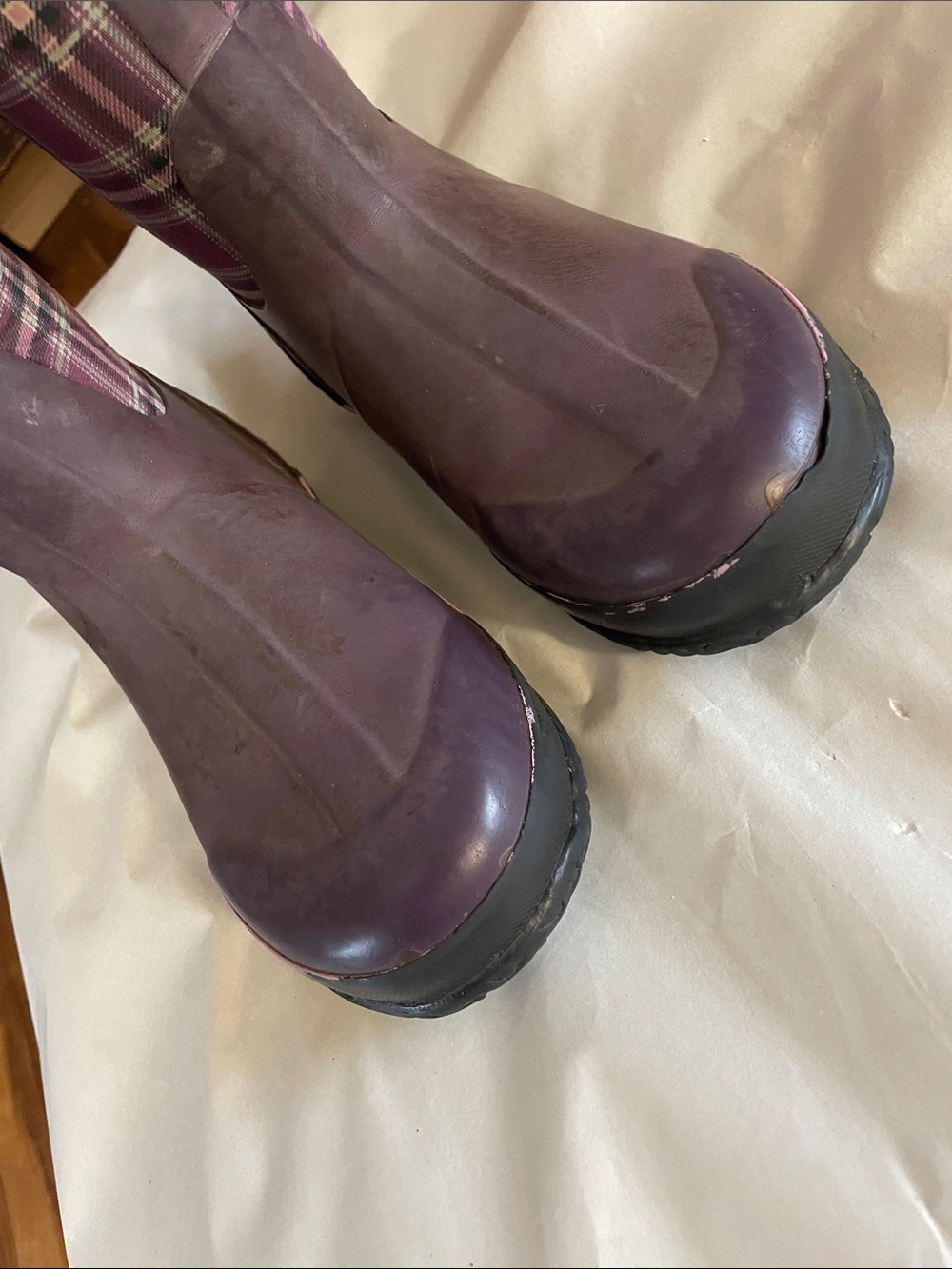 Bogs Youth Purple And Plaid Winter Boots. Good Condition. Size 4. - Picture 7 of 10